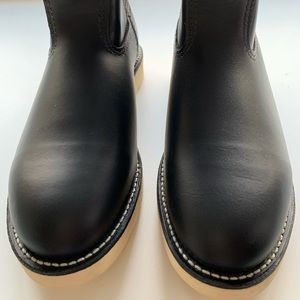 Red Wing Heritage 8169 Black Chrome Classic Western pull On Mens size 7 US.